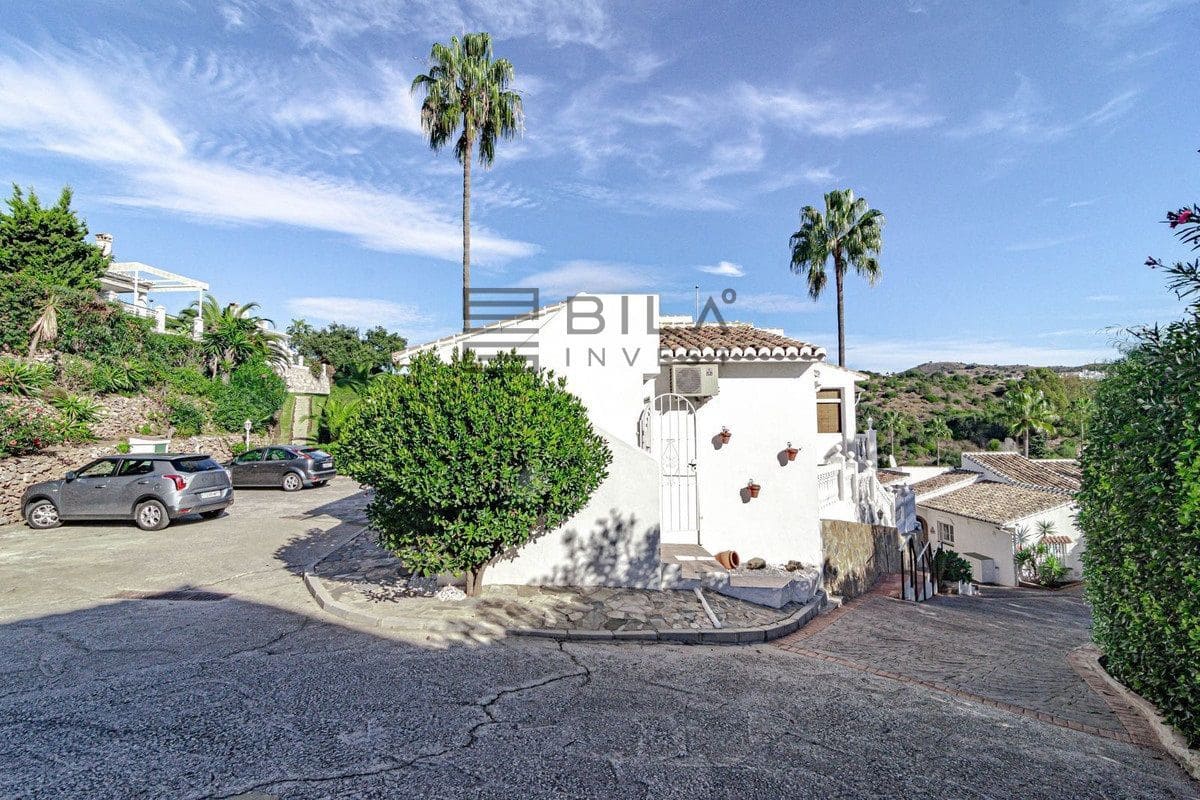 3 bedroom Villa for sale in Calahonda with pool - € 695,000 (Ref: 9614498)