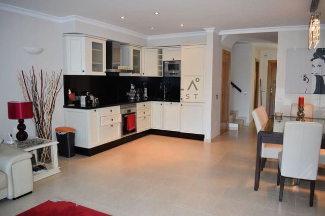 4 makuuhuone Omakotitalo myytävänä paikassa Calahonda, Mijas mukana uima-altaan - 475 000 € (Ref: 9614499)