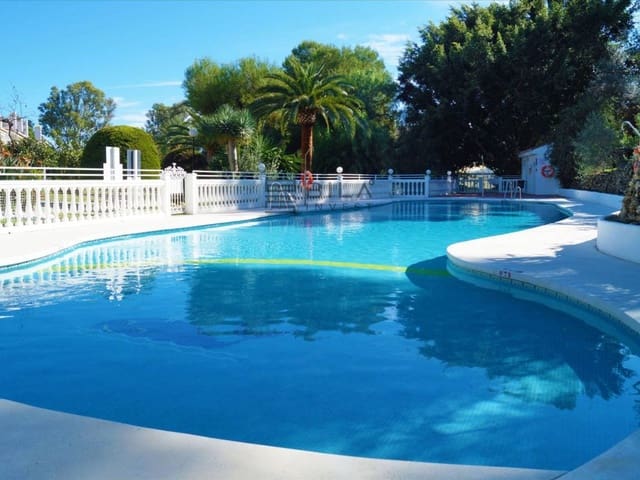 4 makuuhuone Omakotitalo myytävänä paikassa Calahonda, Mijas mukana uima-altaan - 475 000 € (Ref: 9614499)