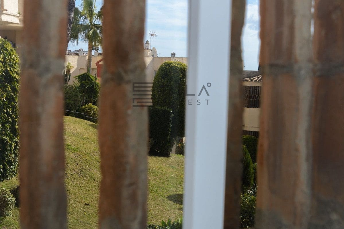 2 soveværelse Penthouse til salg i Riviera del Sol med swimmingpool - € 299.000 (Ref: 9614501)