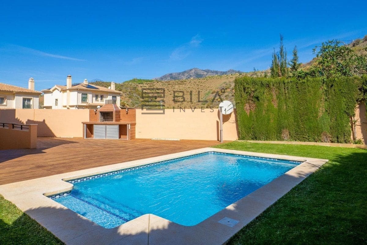 3 slaapkamer Villa te koop in Fuengirola met zwembad garage - € 735.000 (Ref: 9614502)