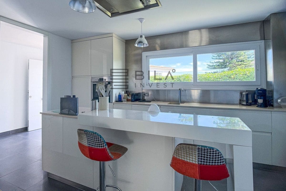 3 bedroom Villa for sale in El Faro with pool garage - € 995,000 (Ref: 9614503)