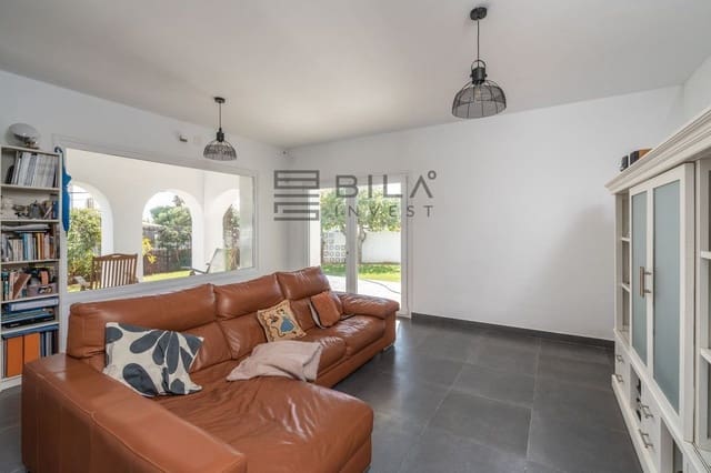 3 makuuhuone Huvila myytävänä paikassa El Faro, Mijas mukana uima-altaan 
autotalli - 995 000 € (Ref: 9614503)