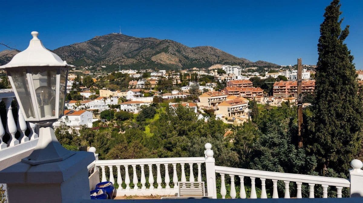 2 sypialnia Willa na sprzedaż w Fuengirola z basenem garażem - 640 000 € (Ref: 9618776)