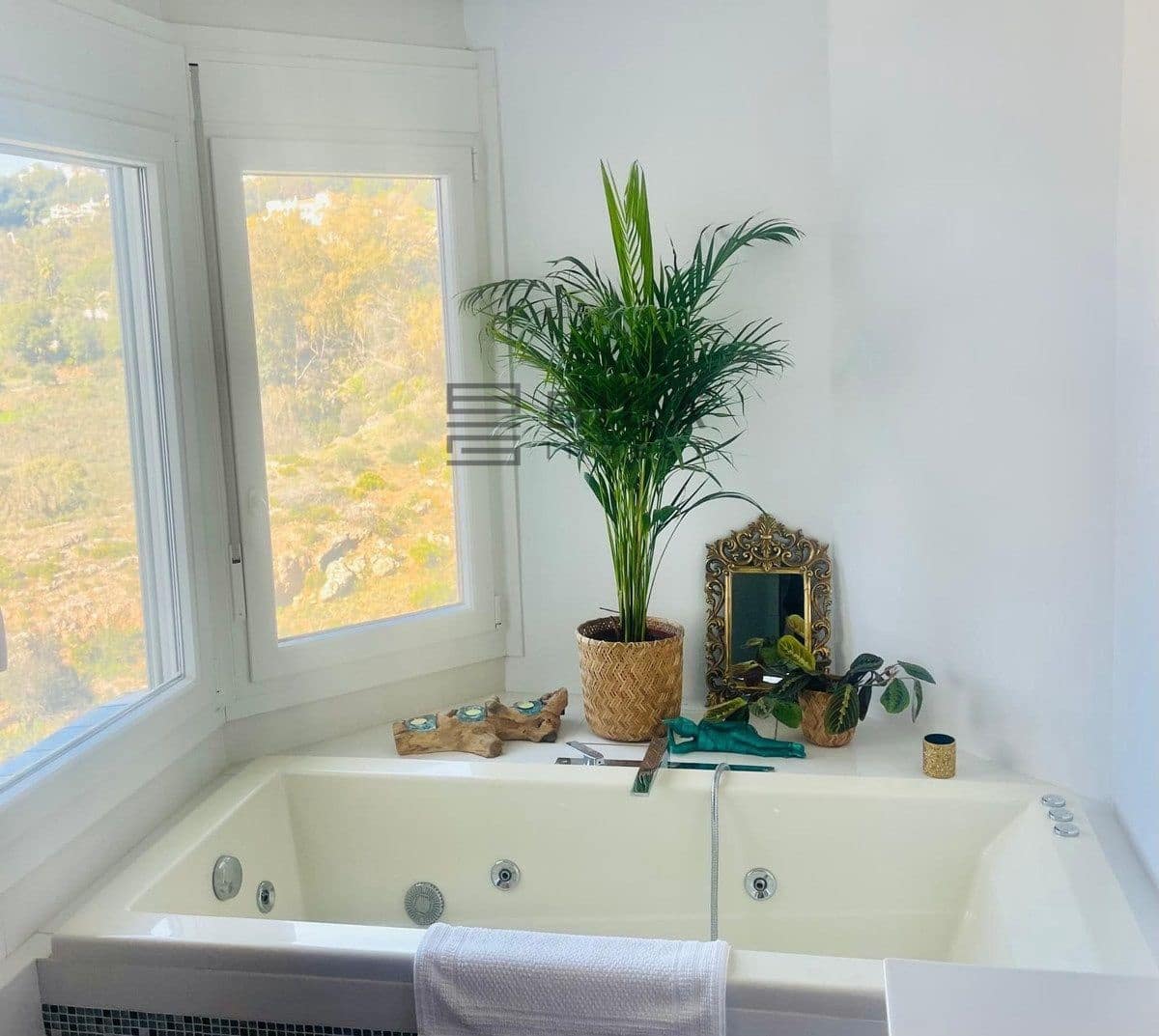 4 soverom Villa til salgs i Mijas med svømmebasseng garasje - € 1 300 000 (Ref: 9618777)