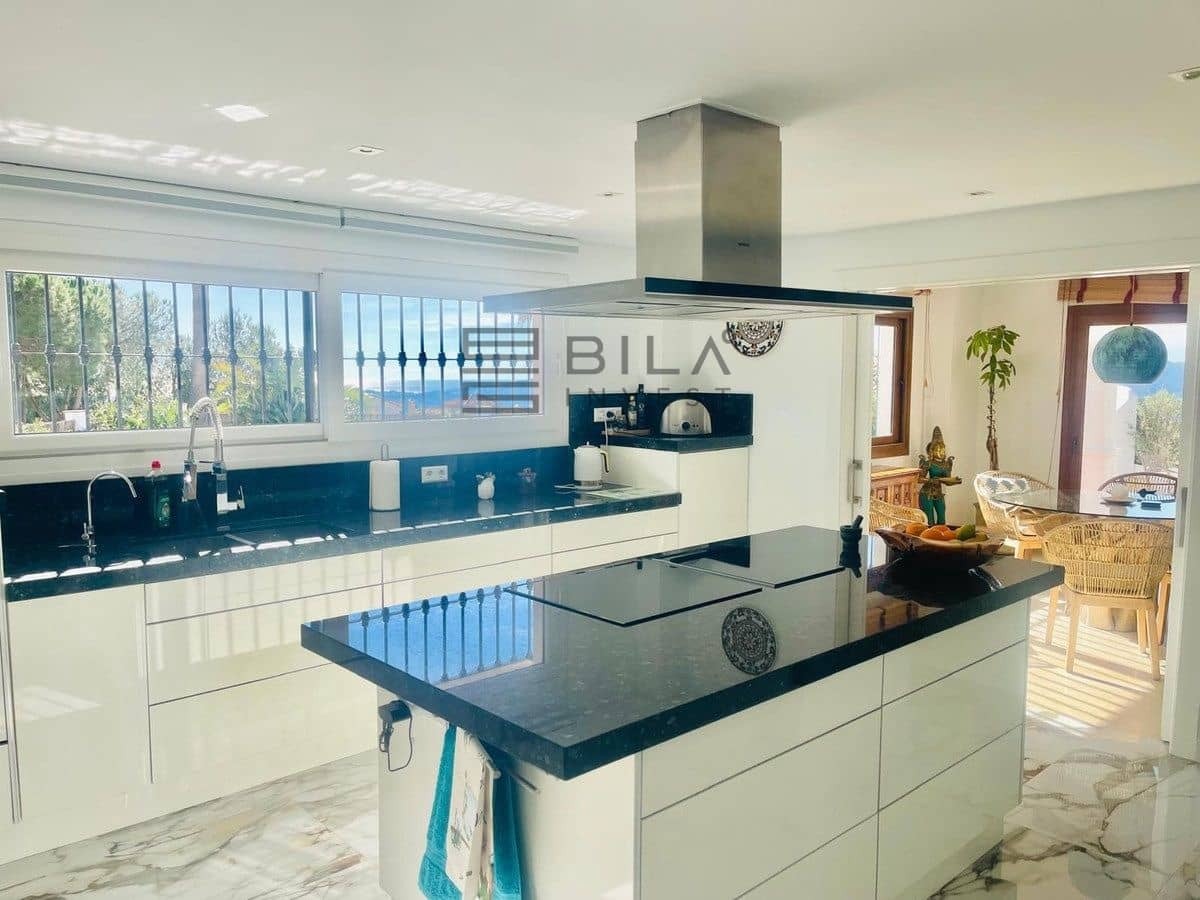 4 soverom Villa til salgs i Mijas med svømmebasseng garasje - € 1 300 000 (Ref: 9618777)