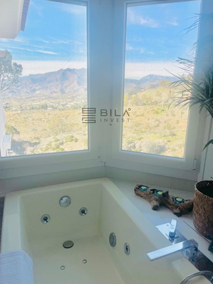 4 soverom Villa til salgs i Mijas med svømmebasseng garasje - € 1 300 000 (Ref: 9618777)