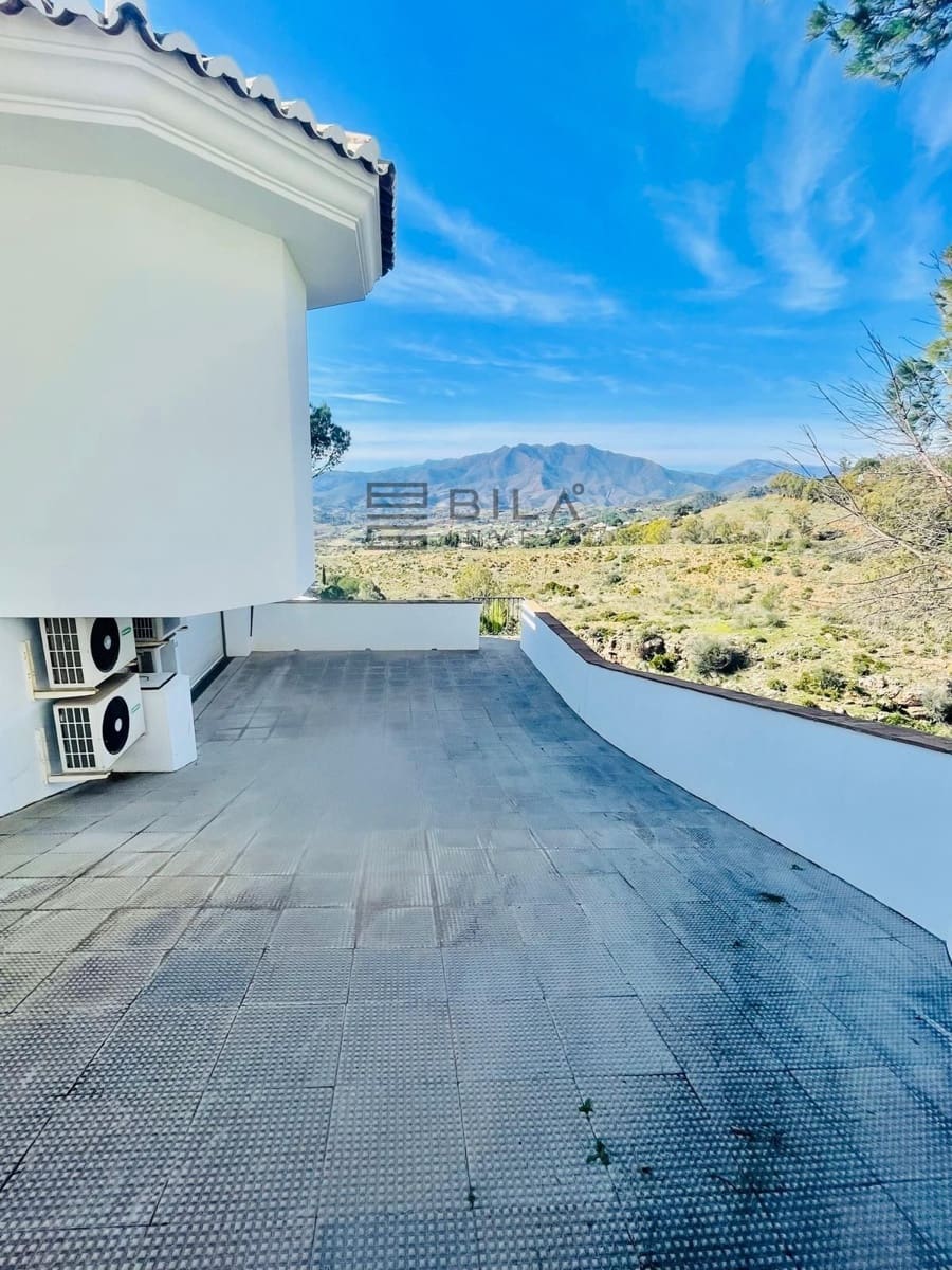 4 soverom Villa til salgs i Mijas med svømmebasseng garasje - € 1 300 000 (Ref: 9618777)