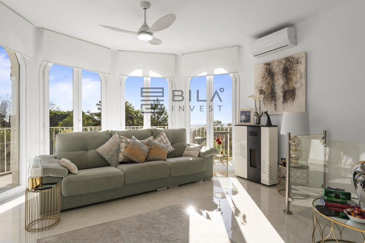 3 soverom Villa til salgs i Mijas med svømmebasseng garasje - € 795 000 (Ref: 9618832)