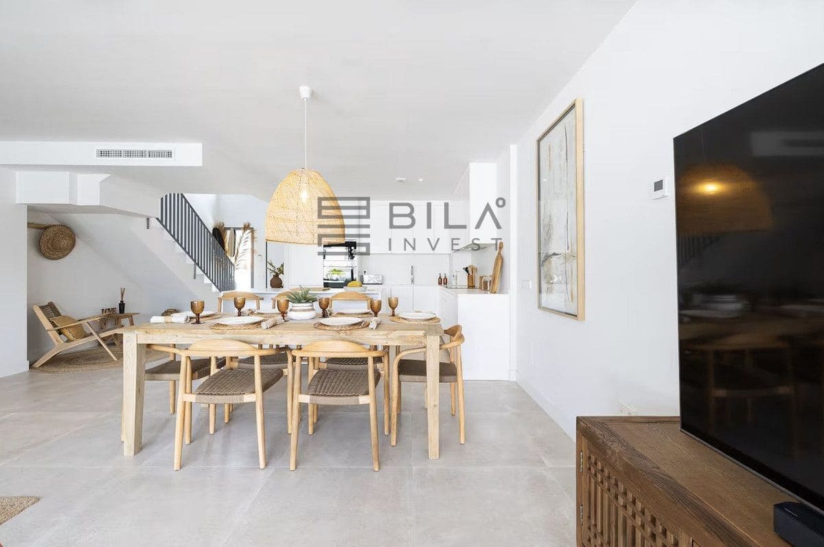 3 bedroom Townhouse for sale in El Chaparral with pool garage - € 828,000 (Ref: 9618834)