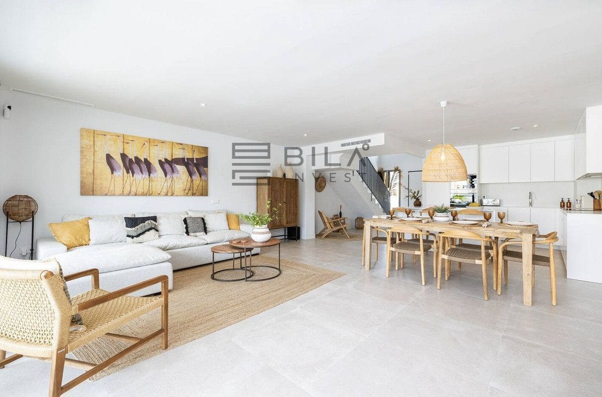 3 bedroom Townhouse for sale in El Chaparral with pool garage - € 828,000 (Ref: 9618834)