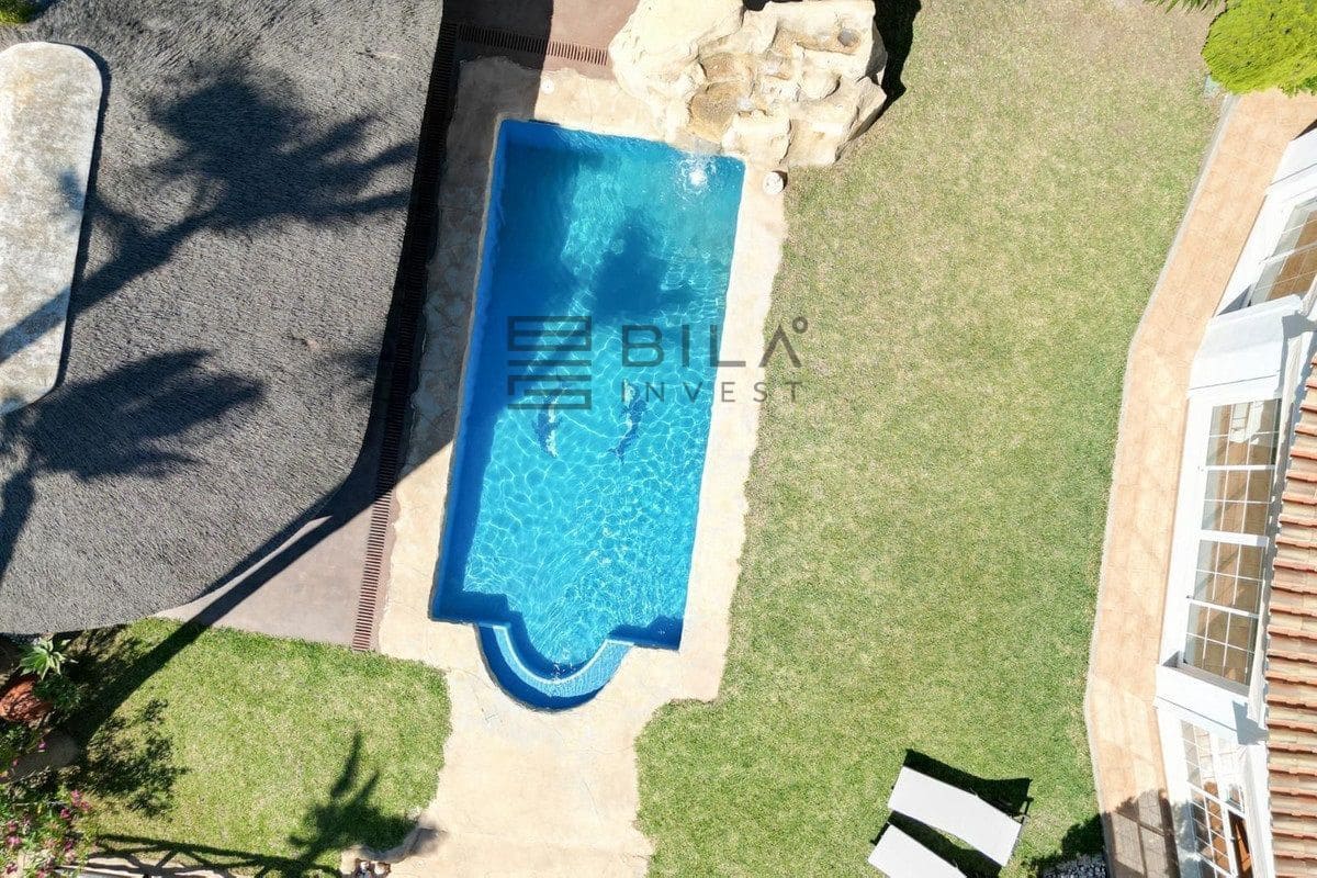 4 soverom Villa til salgs i Mijas Golf med svømmebasseng - € 1 150 000 (Ref: 9618836)