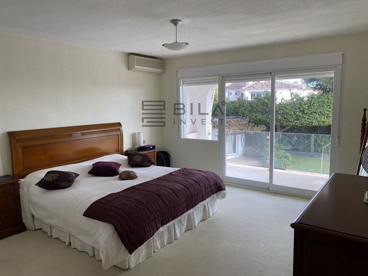 4 quarto Moradia para venda em Mijas Costa com piscina garagem - 985 000 € (Ref: 9618839)