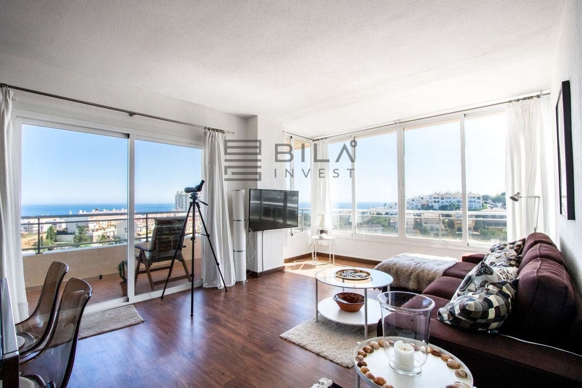 2 bedroom Flat for sale in Torrequebrada with pool - € 420,000 (Ref: 9618841)