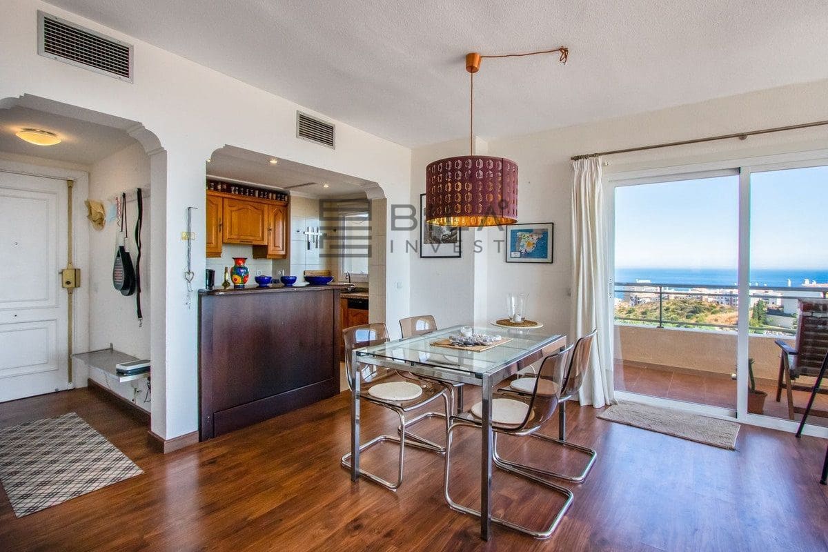 2 bedroom Flat for sale in Torrequebrada with pool - € 420,000 (Ref: 9618841)