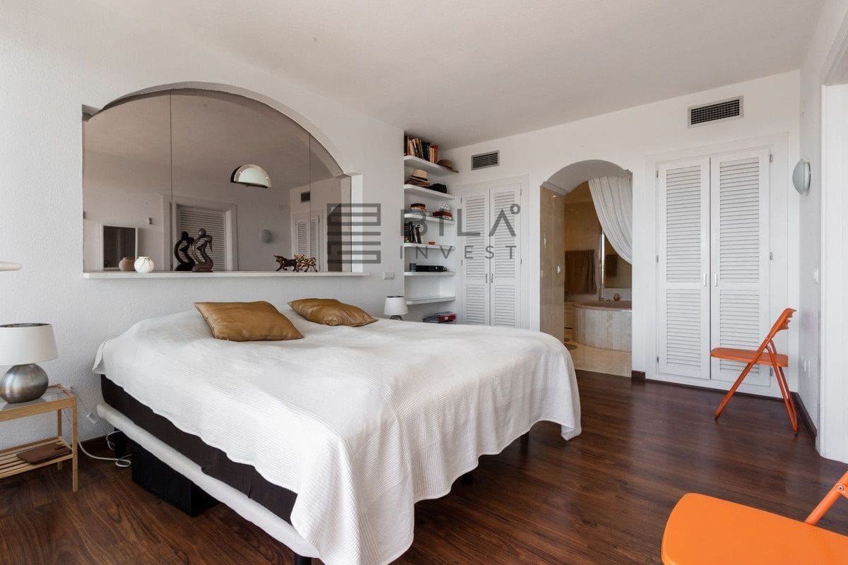 2 bedroom Flat for sale in Torrequebrada with pool - € 420,000 (Ref: 9618841)