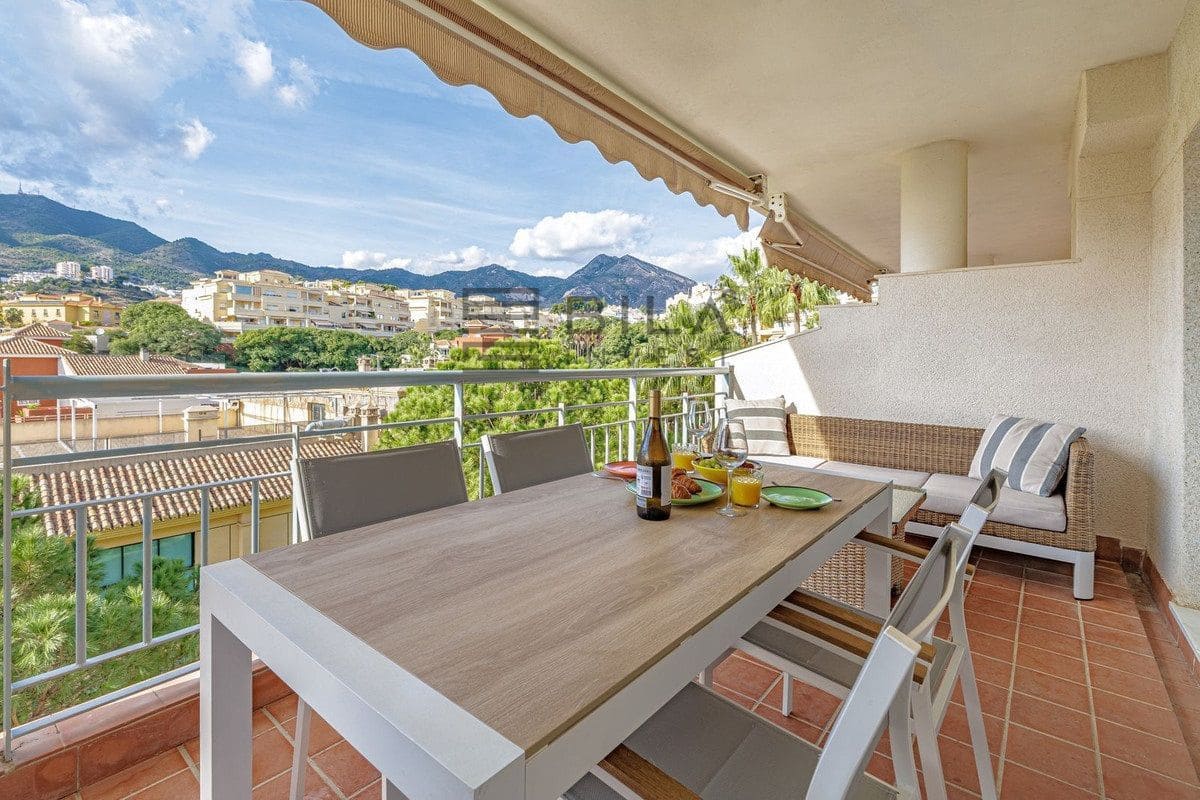 3 bedroom Flat for sale in Torrequebrada with pool garage - € 460,000 (Ref: 9618845)