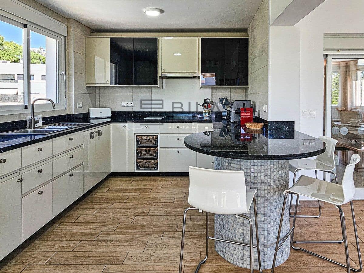 4 soveværelse Villa til salg i Riviera del Sol med swimmingpool garage - € 1.100.000 (Ref: 9618846)