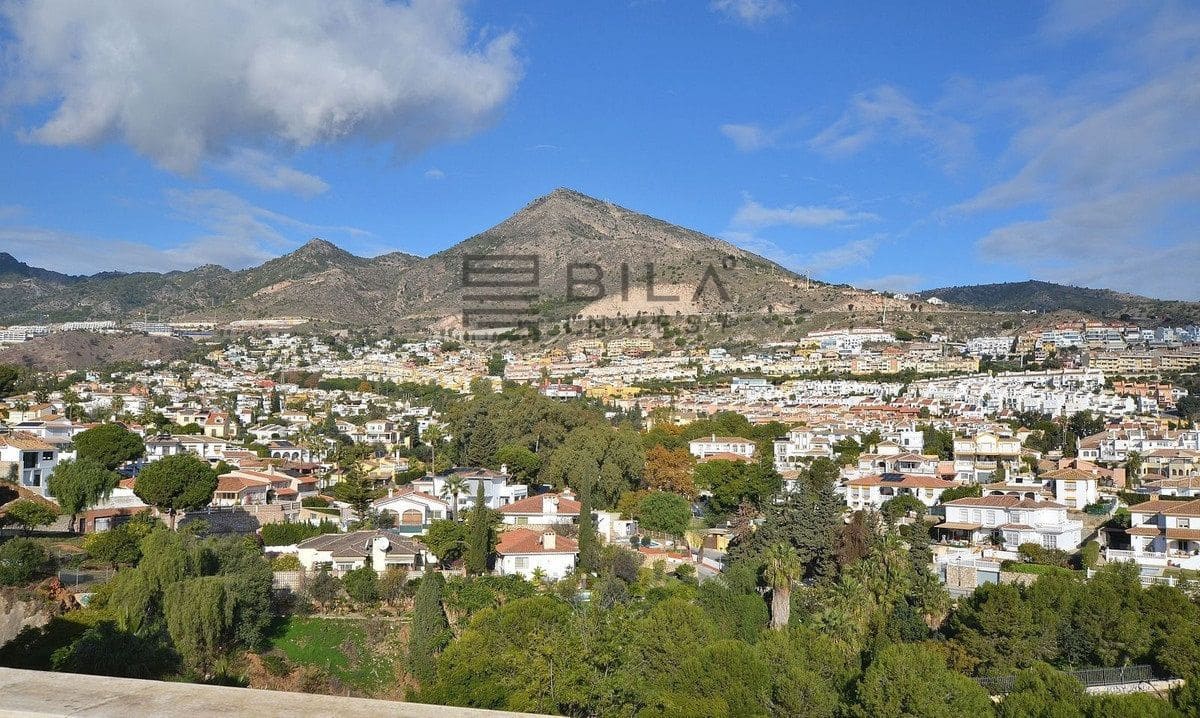 3 slaapkamer Penthouse te koop in Benalmadena Costa met zwembad - € 549.000 (Ref: 9618848)