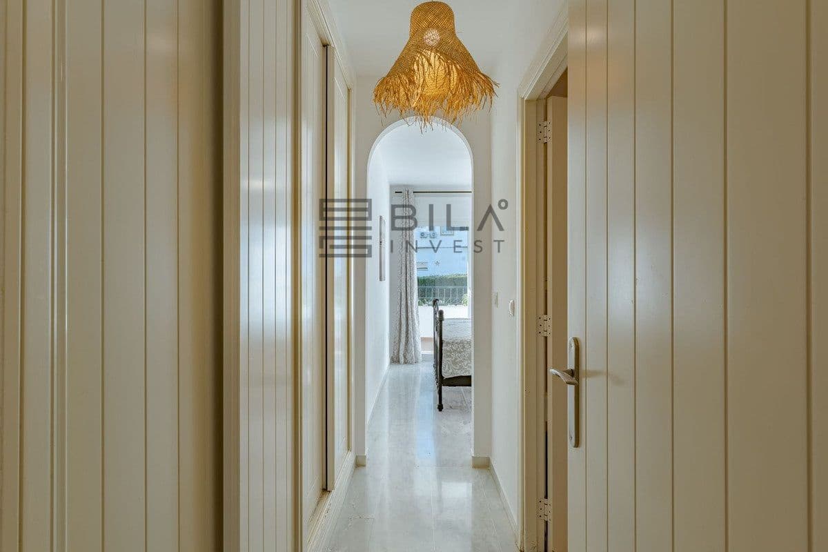 Piso de 2 habitaciones en Calahonda en venta con piscina garaje - 315.000 € (Ref: 9618849)