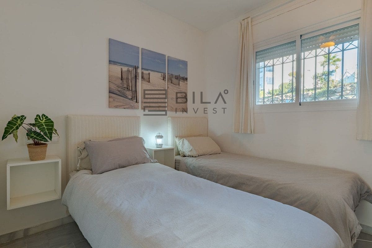 Piso de 2 habitaciones en Calahonda en venta con piscina garaje - 315.000 € (Ref: 9618849)