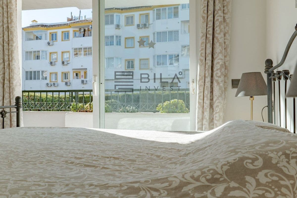 Piso de 2 habitaciones en Calahonda en venta con piscina garaje - 315.000 € (Ref: 9618849)