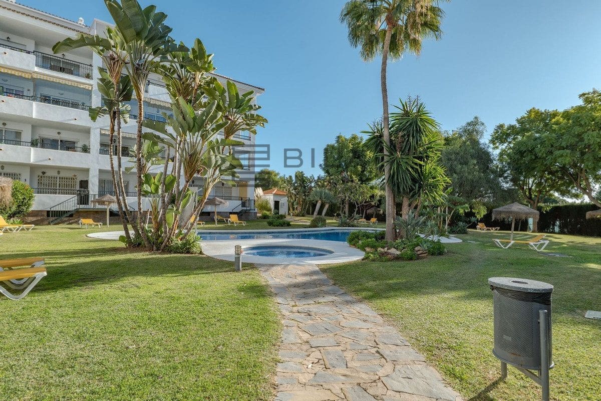 Piso de 2 habitaciones en Calahonda en venta con piscina garaje - 315.000 € (Ref: 9618849)