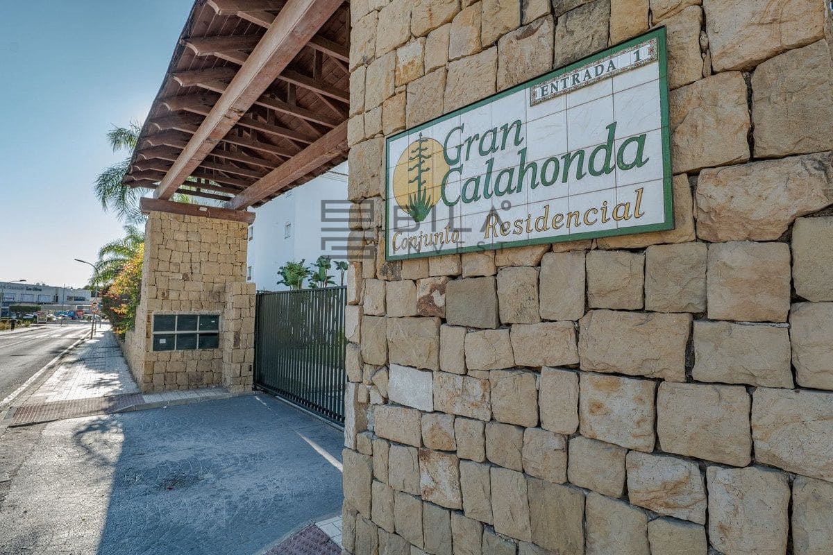 Piso de 2 habitaciones en Calahonda en venta con piscina garaje - 315.000 € (Ref: 9618849)