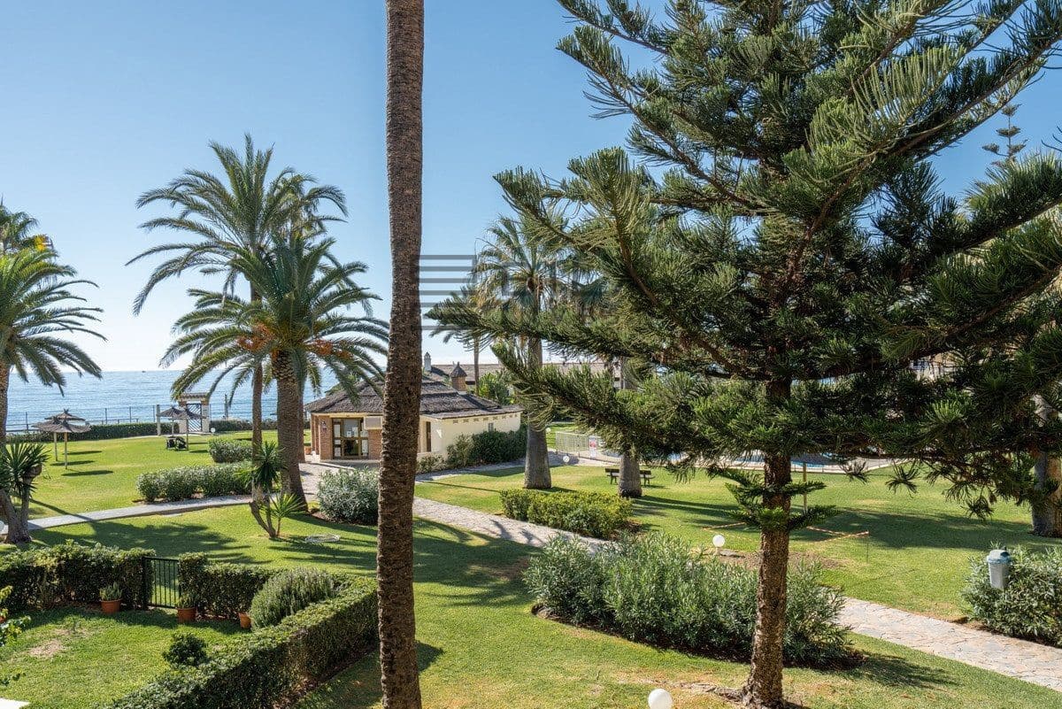 Piso de 2 habitaciones en La Cala de Mijas en venta con piscina - 550.000 € (Ref: 9619677)