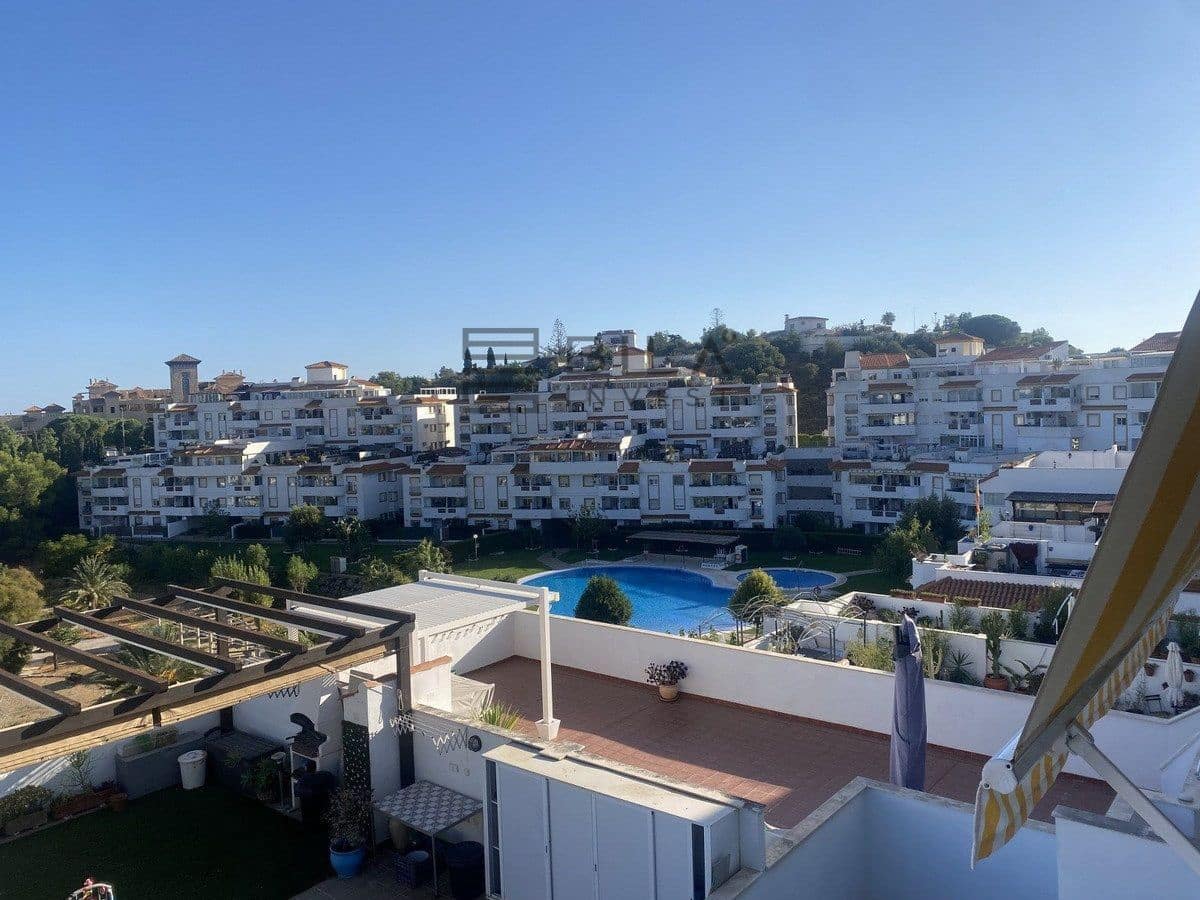 2 bedroom Flat for sale in Benalmadena Costa with pool garage - € 340,000 (Ref: 9619678)