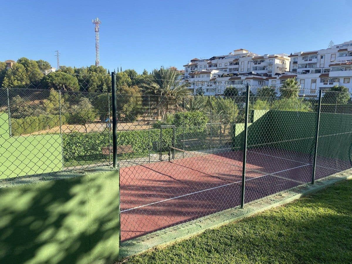 2 bedroom Flat for sale in Benalmadena Costa with pool garage - € 340,000 (Ref: 9619678)