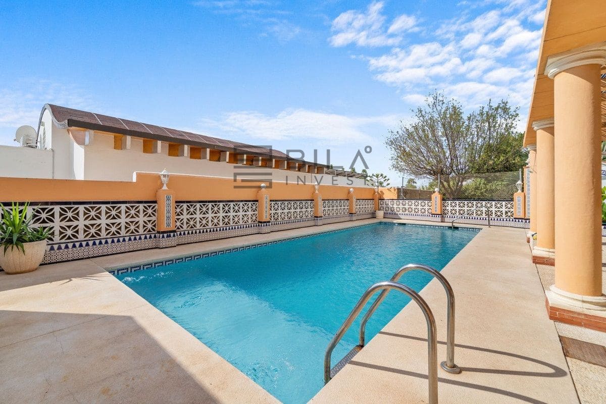 4 bedroom Villa for sale in Benalmadena with pool garage - € 1,095,000 (Ref: 9619680)