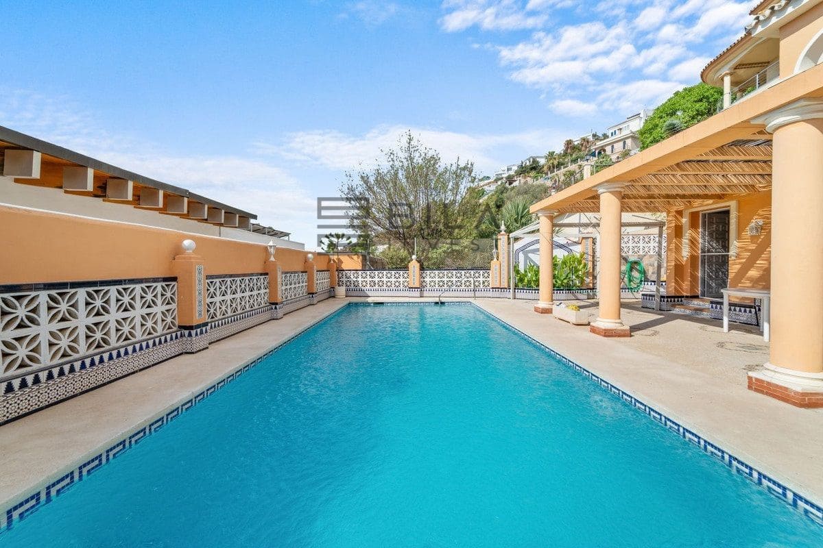 4 bedroom Villa for sale in Benalmadena with pool garage - € 1,095,000 (Ref: 9619680)