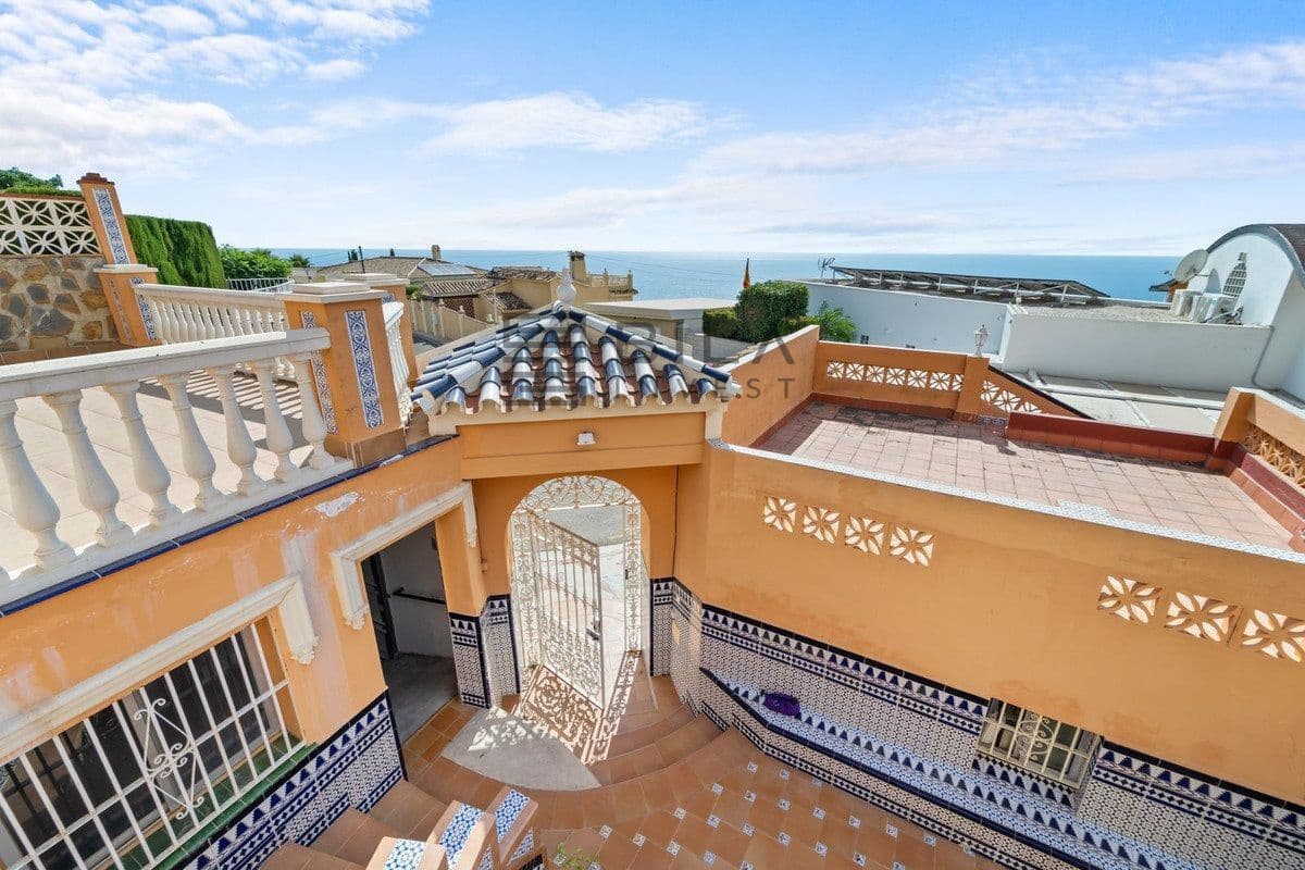 4 bedroom Villa for sale in Benalmadena with pool garage - € 1,095,000 (Ref: 9619680)