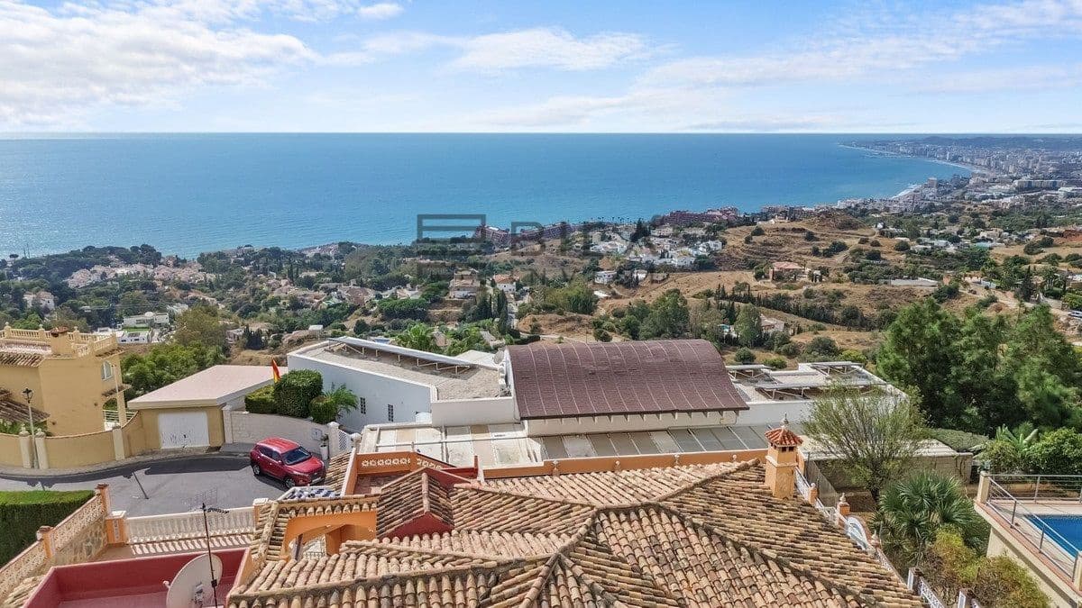 4 bedroom Villa for sale in Benalmadena with pool garage - € 1,095,000 (Ref: 9619680)