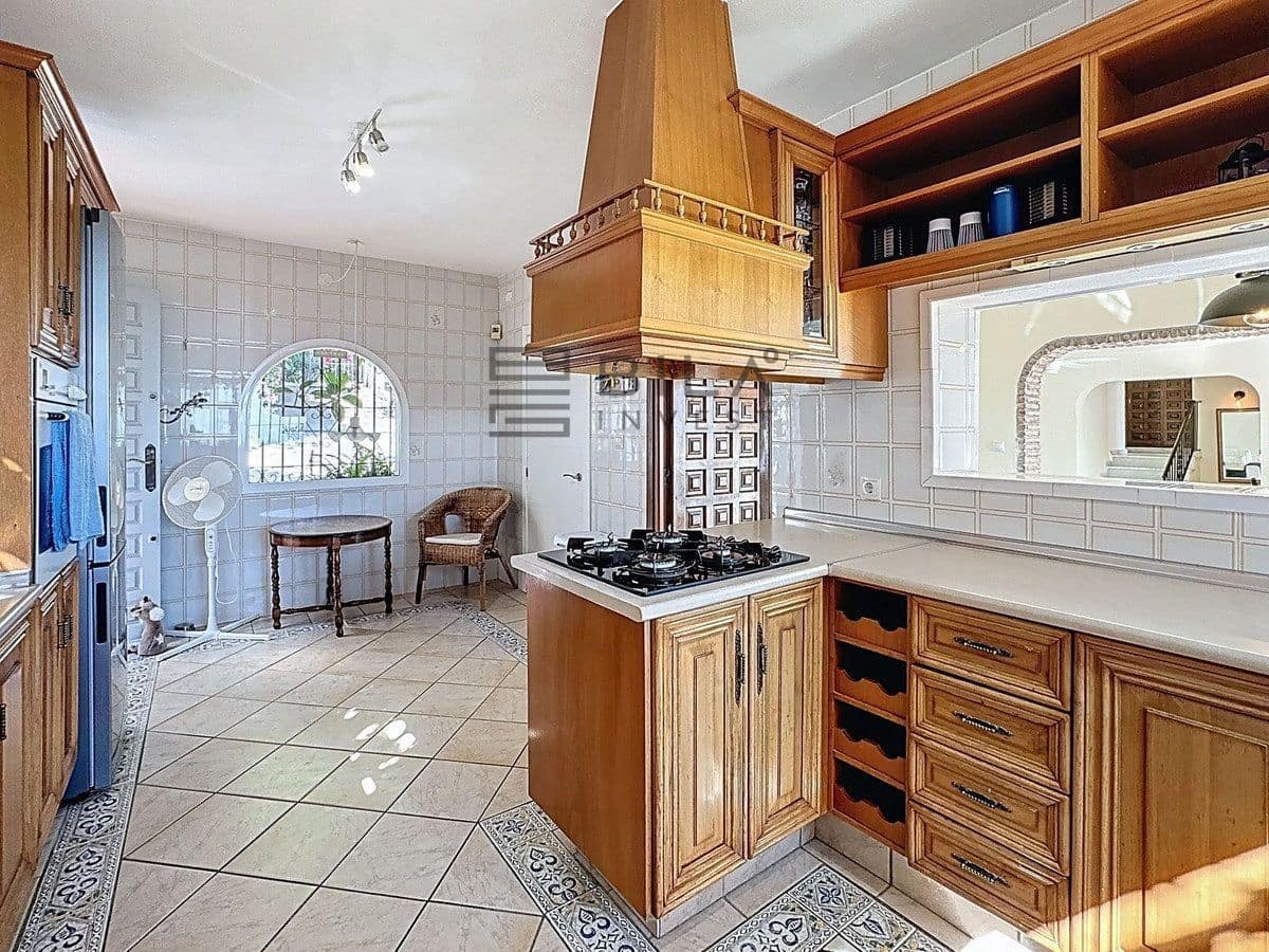 4 soverom Villa til salgs i Mijas med svømmebasseng garasje - € 927 500 (Ref: 9619682)