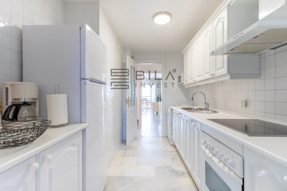 3 bedroom Flat for sale in Calahonda with pool garage - € 999,990 (Ref: 9619795)