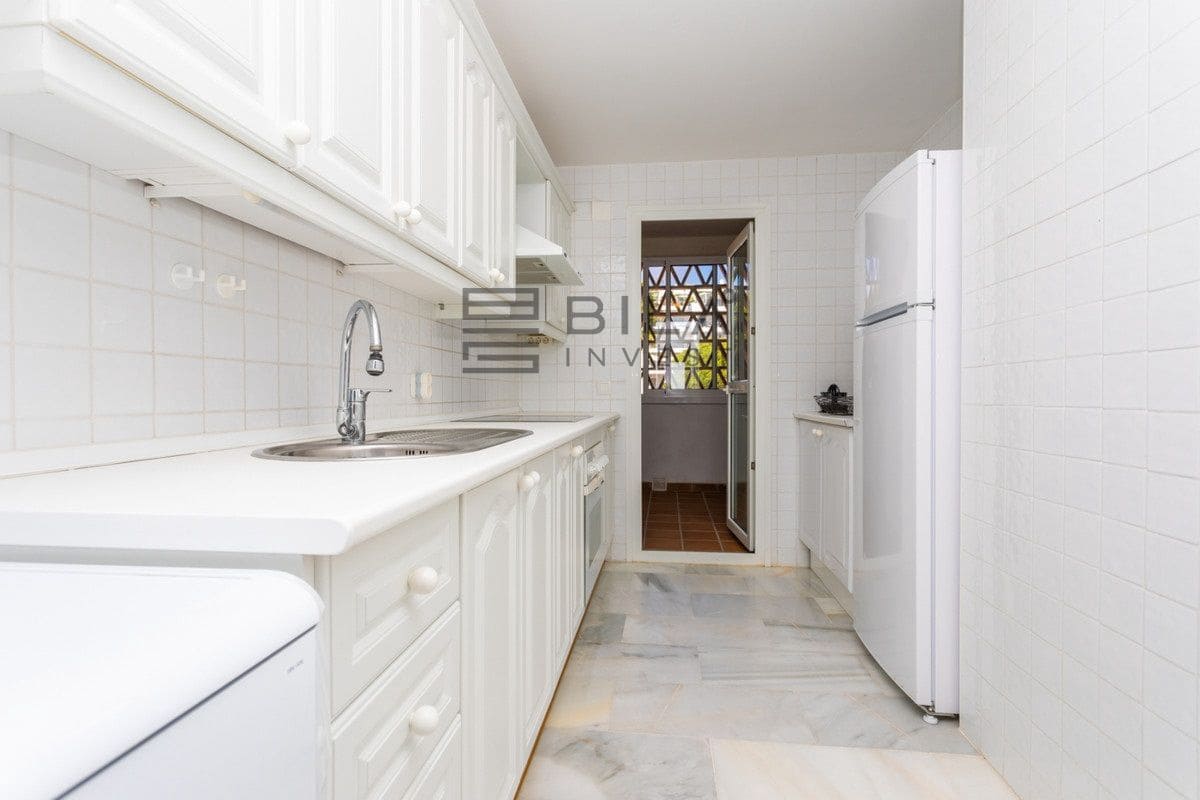 3 bedroom Flat for sale in Calahonda with pool garage - € 999,990 (Ref: 9619795)