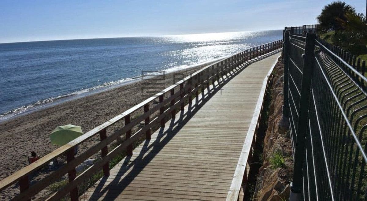 3 bedroom Flat for sale in Calahonda with pool garage - € 999,990 (Ref: 9619795)