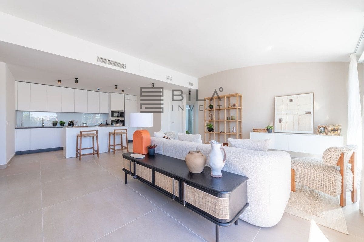 2 sovrum Takvåning till salu i Carvajal med pool - 849 000 € (Ref: 9619797)