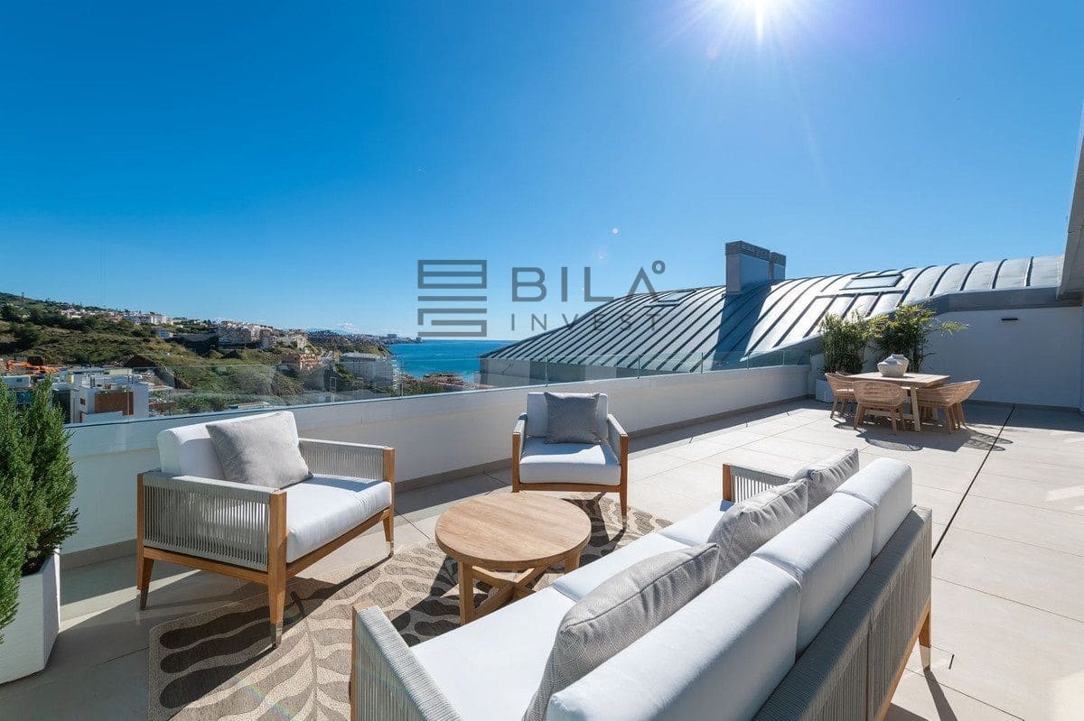 2 sovrum Takvåning till salu i Carvajal med pool - 849 000 € (Ref: 9619797)