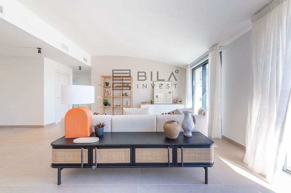 2 sovrum Takvåning till salu i Carvajal med pool - 849 000 € (Ref: 9619797)