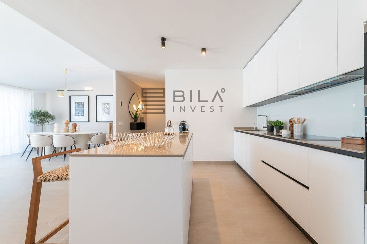 2 sovrum Takvåning till salu i Carvajal med pool - 849 000 € (Ref: 9619797)