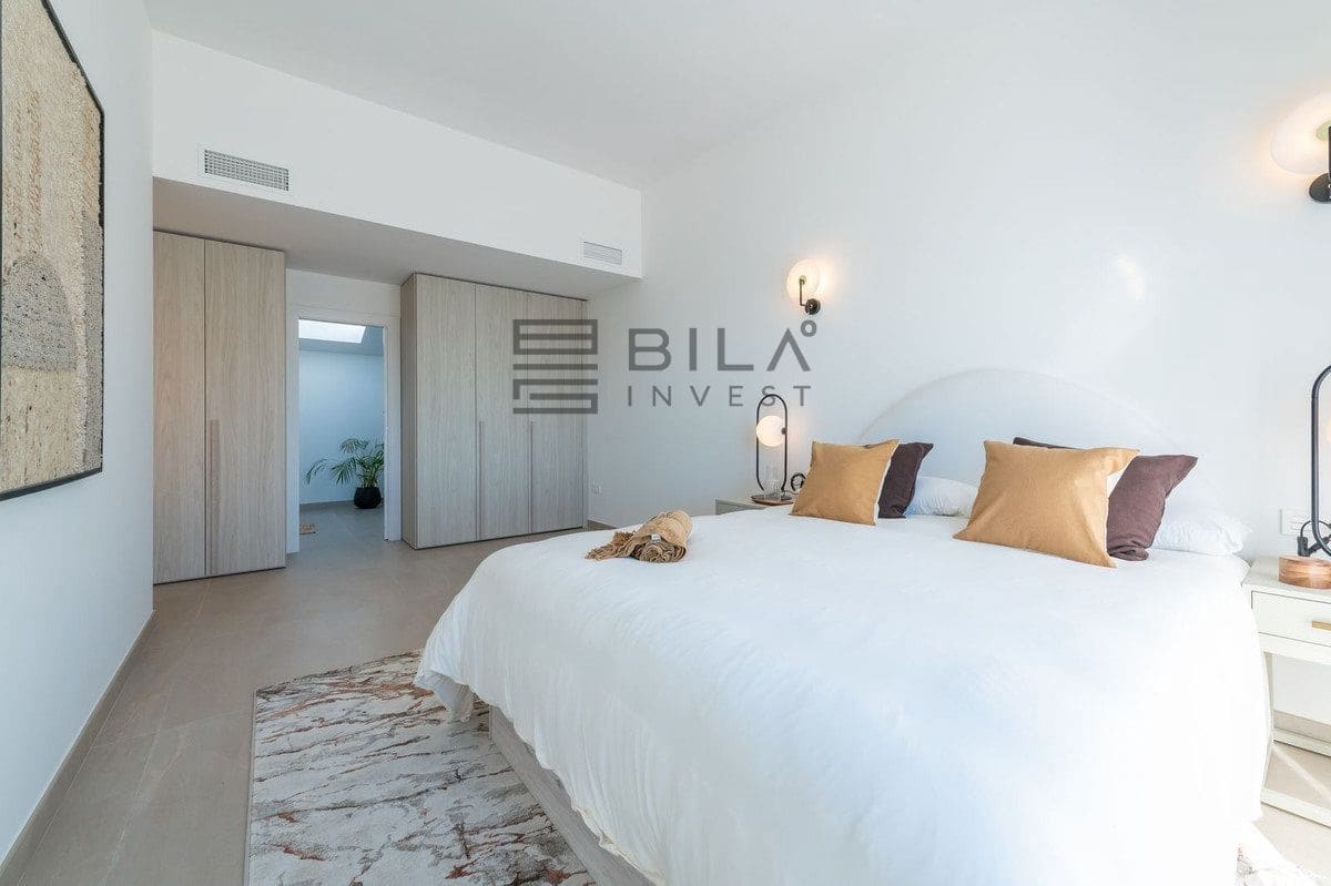 2 sovrum Takvåning till salu i Carvajal med pool - 849 000 € (Ref: 9619797)