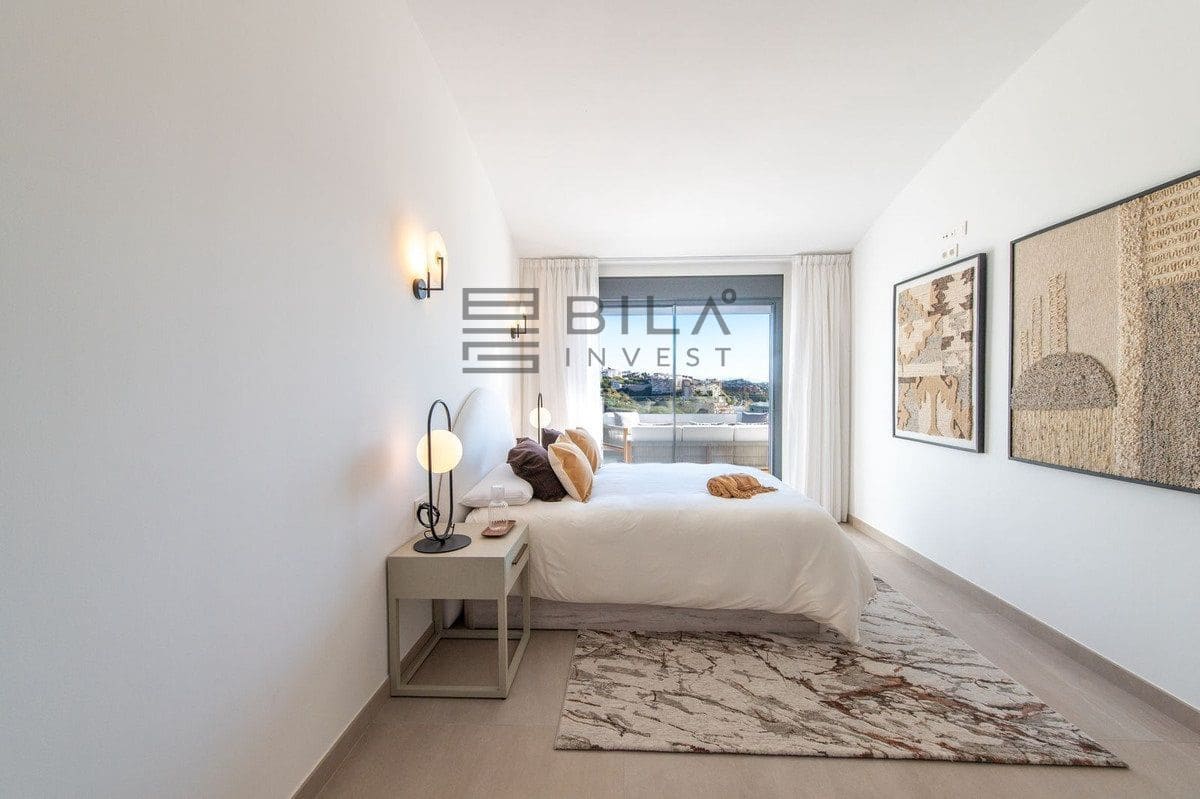 2 sovrum Takvåning till salu i Carvajal med pool - 849 000 € (Ref: 9619797)