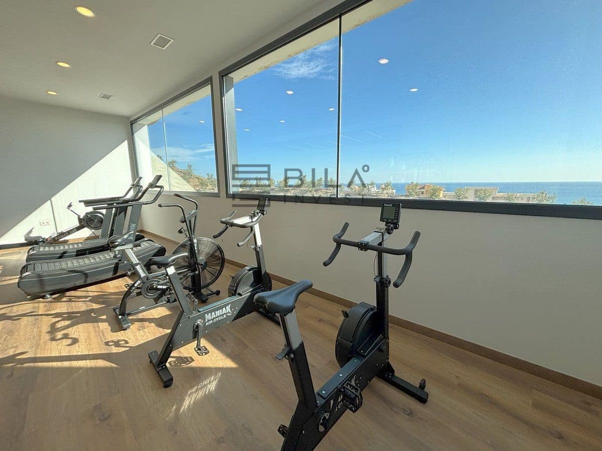 2 sovrum Takvåning till salu i Carvajal med pool - 849 000 € (Ref: 9619797)