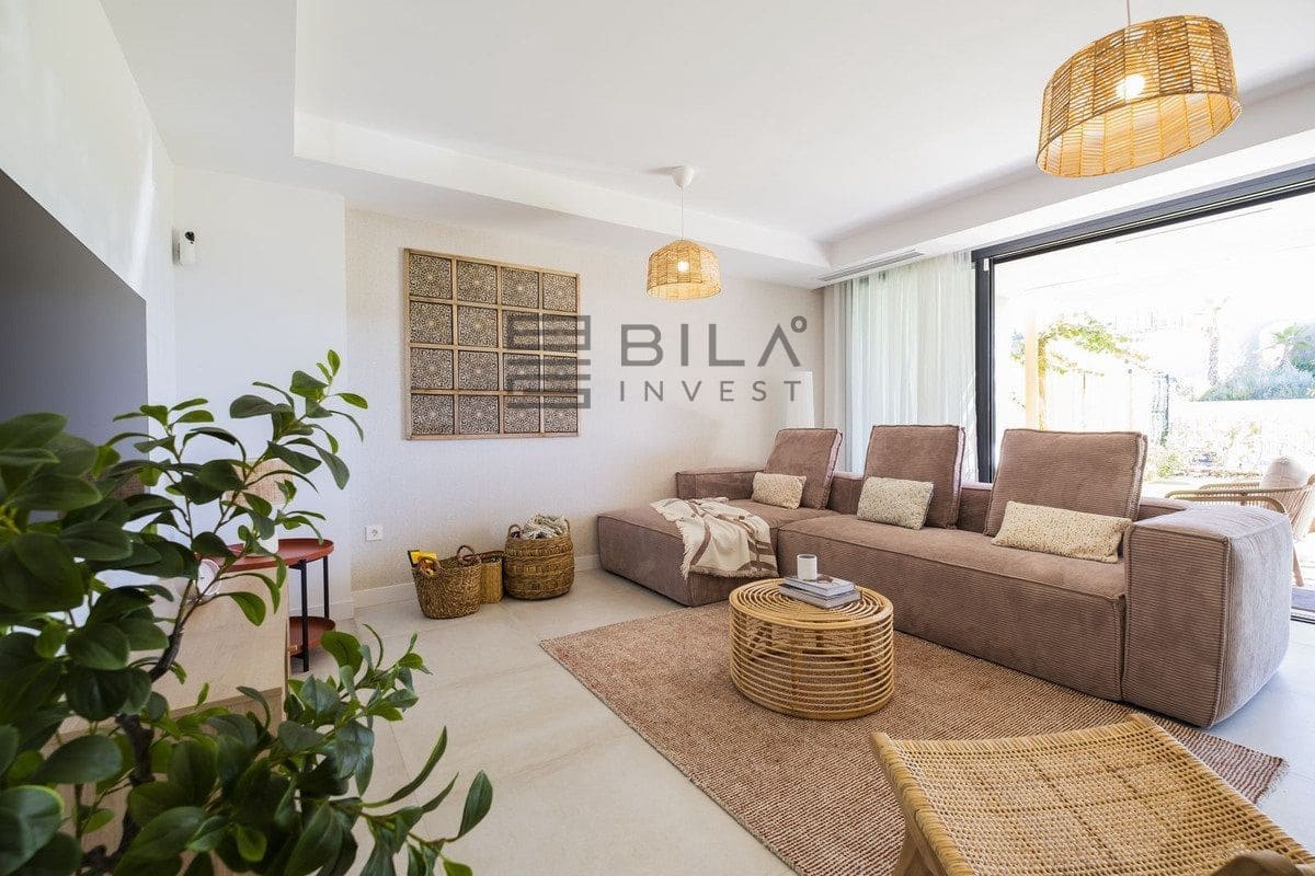 3 slaapkamer Huis te koop in El Chaparral met zwembad garage - € 800.000 (Ref: 9622025)