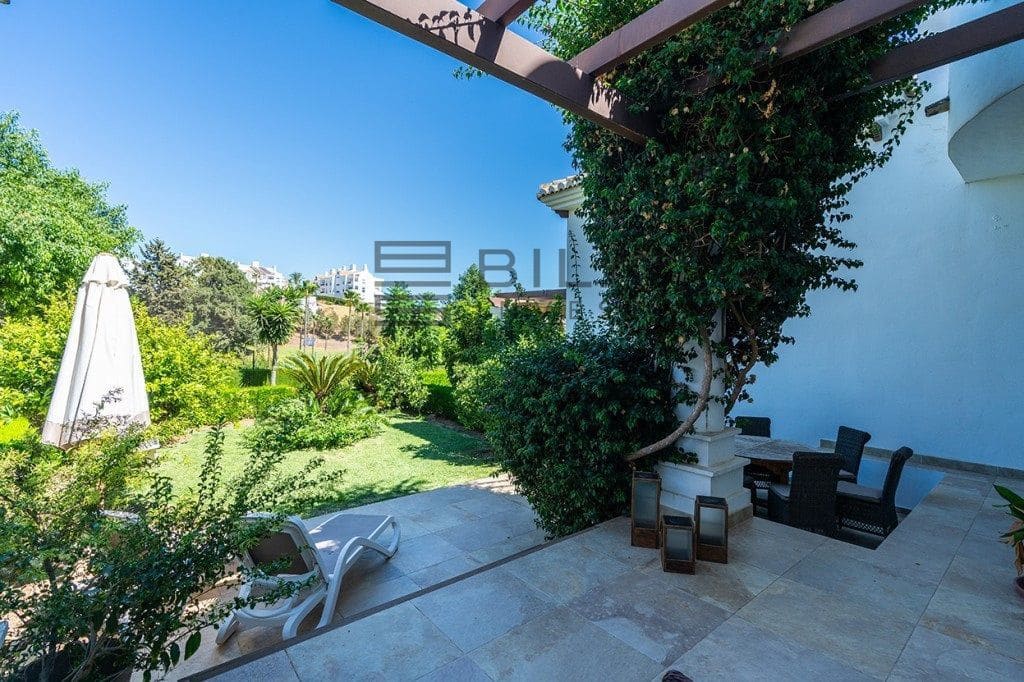 3 bedroom Townhouse for sale in Riviera del Sol with pool garage - € 595,000 (Ref: 9622029)