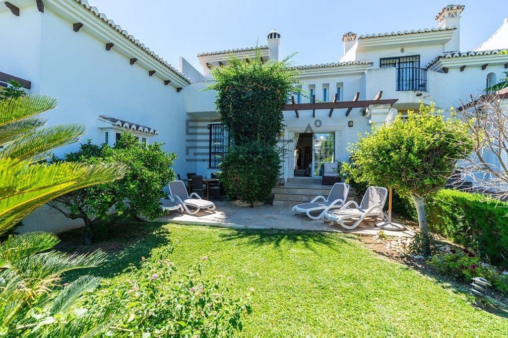 3 bedroom Townhouse for sale in Riviera del Sol with pool garage - € 595,000 (Ref: 9622029)