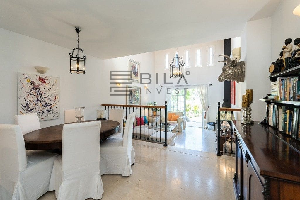 3 bedroom Townhouse for sale in Riviera del Sol with pool garage - € 595,000 (Ref: 9622029)